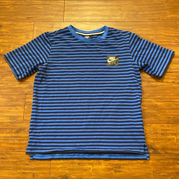 Nike Other - Nike Essential Shirt, Size: X-Large (Kids) / Small (Mens)